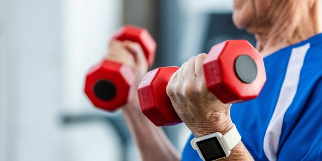 Lifestyle choices at 60 tied to later dementia risk, research indicates.